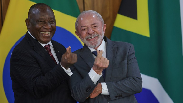 Tổng thống Nam Phi Cyril Ramaphosa (trái) và Tổng thống Brazil Luiz Inacio Lula da Silva.