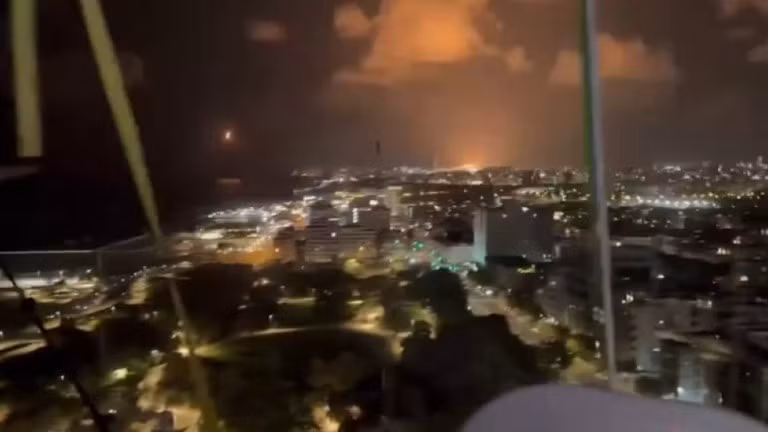 Iran dội tên lửa vào Israel, ngày 1/10/2024.