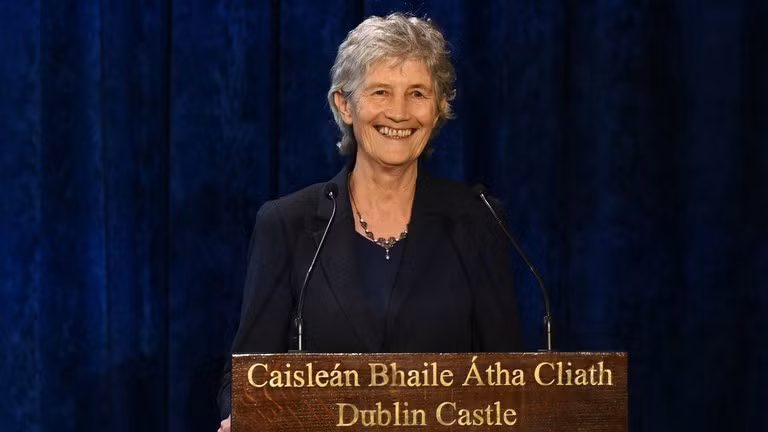 Tổng thống đắc cử của Ireland, Catherine Connolly, có bài phát biểu tại Lâu đài Dublin, ngày 25/10/2025.