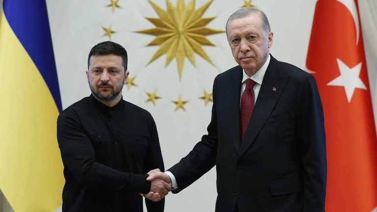 Tổng thống Thổ Nhĩ Kỳ Recep Tayyip Erdogan tiếp đón Tổng thống Ukraine Vladimir Zelensky, ngày 15/5/2025. ankara-ukraine.jpg