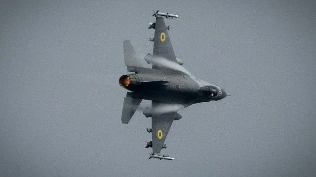 Máy bay chiến đấu F-16.