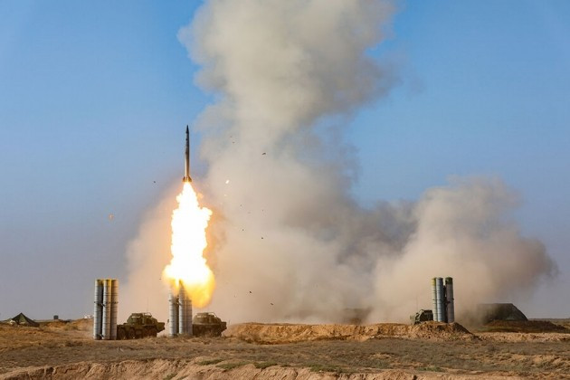 Hệ thống tên lửa phòng không S-400 Triumf của Nga.