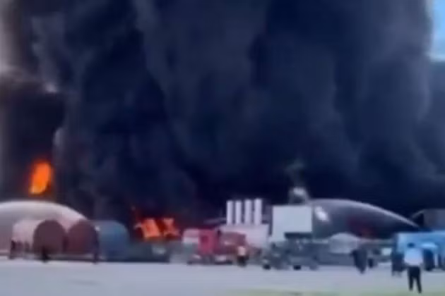 Cơ sở dầu mỏ của Iraq ở thành phố Erbil bốc cháy dữ dội sau một cuộc tấn công UAV, ngày 22/4/2026.