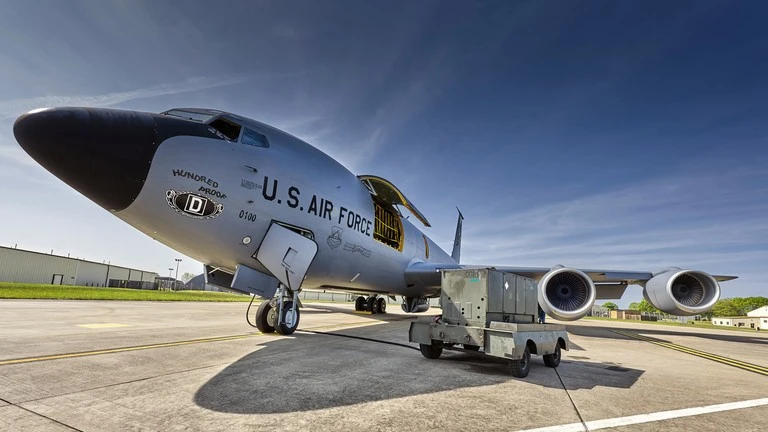 Máy bay tiếp nhiên liệu trên không KC-153 của không quân Mỹ.