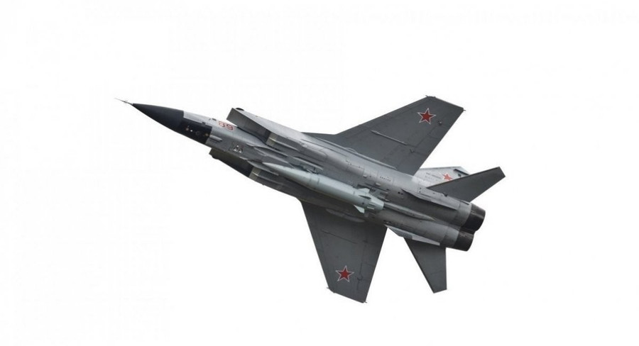 Tên lửa Kh-47 Kinzhal gắn dưới thân máy bay chiến đấu MiG-31K của Nga.