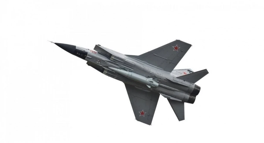 Tên lửa Kh-47 Kinzhal gắn dưới thân máy bay chiến đấu MiG-31K của Nga.