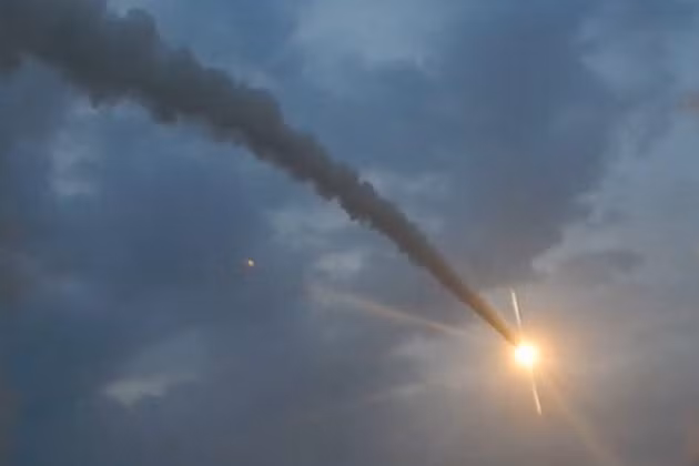 Nga phóng tên lửa đạn đạo tầm trung mới Oreshnik vào mục tiêu của Ukraine ở Dnipro, ngày 21/11/2024.