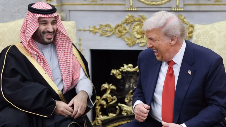 Tổng thống Mỹ Donald Trump (phải) và Thái tử Saudi Arabia Mohammed bin Salman.