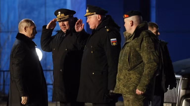 Tổng thống Nga Vladimir Putin tham dự lễ hạ thủy tàu ngầm chạy bằng năng lượng hạt nhân mới, ngày 27/3/2025.