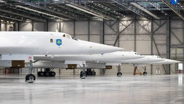 Máy bay ném bom chiến lược Tu-160 của Nga.