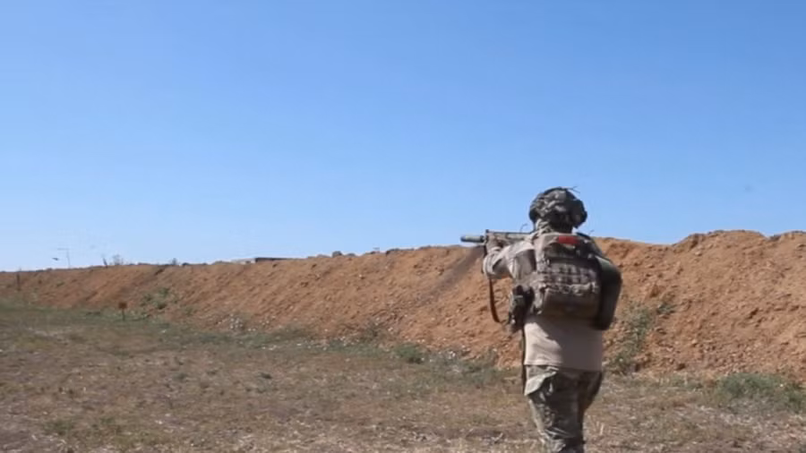 Binh sĩ Nga thử nghiệm loại đạn mới tại trường bắn, ngày 23/1/2026.