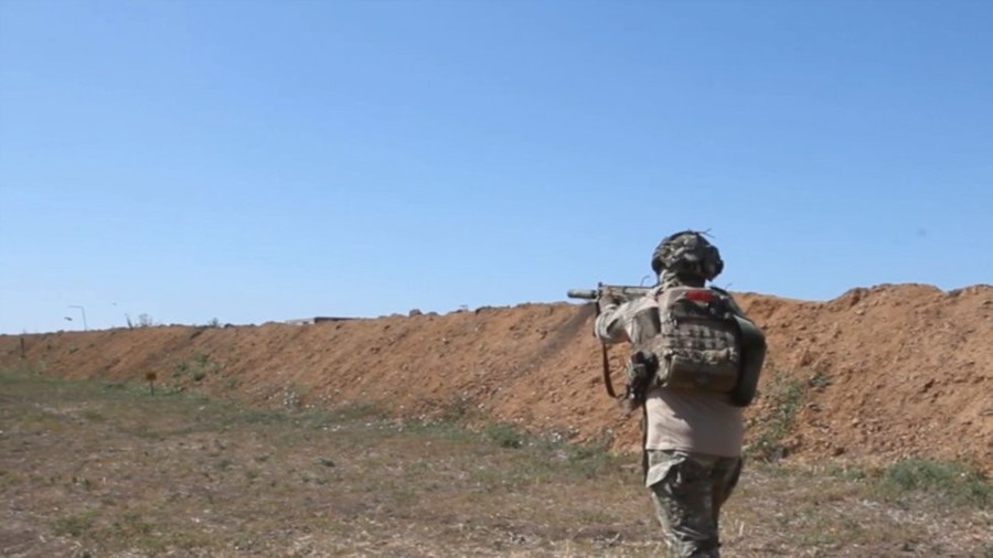 Binh sĩ Nga thử nghiệm loại đạn mới tại trường bắn, ngày 23/1/2026.