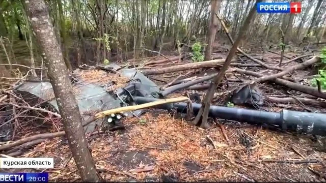 Tăng Challenger 2, do Anh cung cấp cho Ukraine, bị phá hủy và chôn vùi ở Kursk.