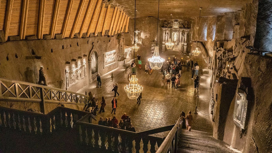 Krakow, thành phố lớn thứ hai của Ba Lan, là thế giới ngầm của mỏ muối Wieliczka.