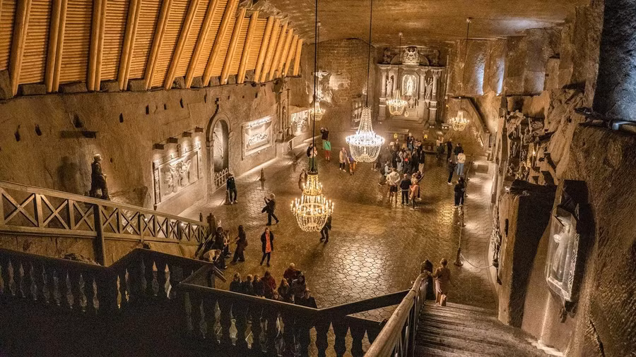 Krakow, thành phố lớn thứ hai của Ba Lan, là thế giới ngầm của mỏ muối Wieliczka.