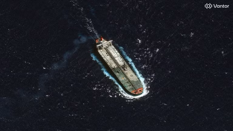 Quân đội Mỹ đang truy đuổi một tàu trên vùng biển quốc tế gần Venezuela, ngày 21/12/2025.