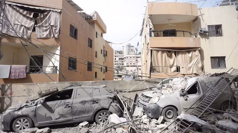 Hiện trường một cuộc không kích của Israel vào một tòa nhà ở thành phố Sidon, miền Nam Lebanon, ngày 13/3/2026. 