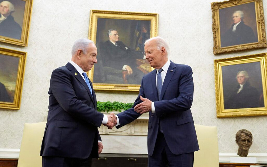 Tổng thống Mỹ Joe Biden (phải) và Thủ tướng Israel Benjamin Netanyahu