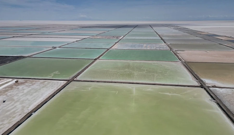 Salar de Uyuni, cánh đồng muối chứa lithium lớn nhất thế giới, ở Bolivia.