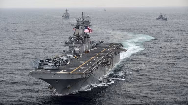 Tàu tấn công đổ bộ USS Boxer của Hải quân Mỹ.