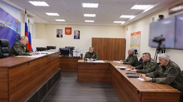 Tổng thống Nga Vladimir Putin đến thăm sở chỉ huy của quân đội Nga, ngày 26/10/2025.