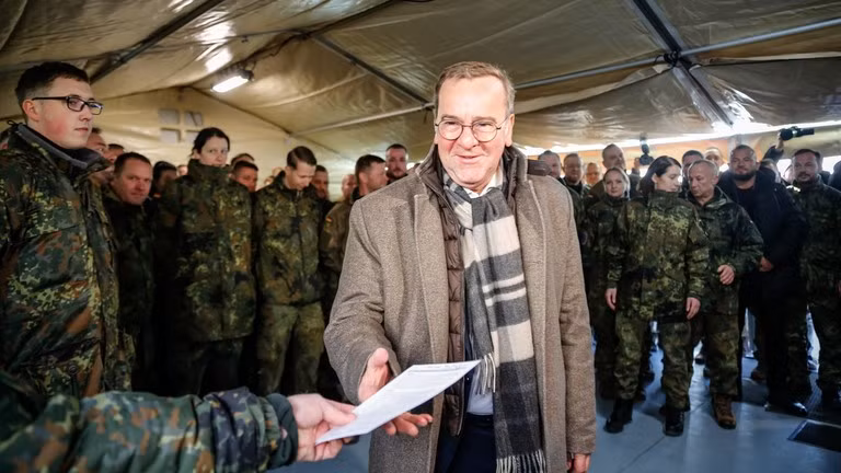 Bộ trưởng Quốc phòng Đức, Boris Pistorius, gặp gỡ quân nhân Đức đồn trú tại Ba Lan, ngày 23/1/2025.