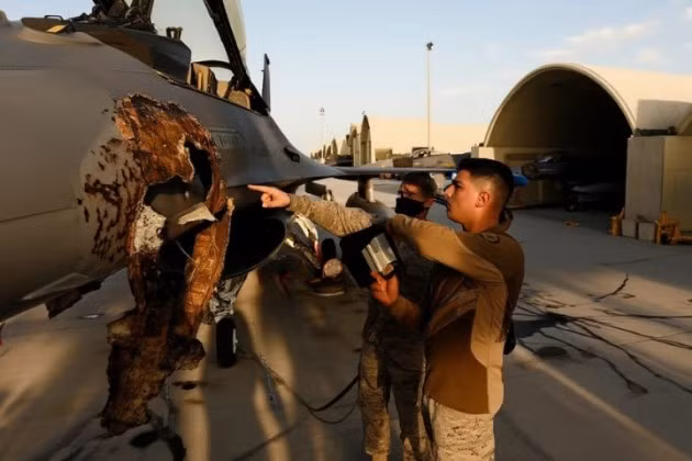 Chiến đấu cơ F-16 Mỹ hư hại nặng sau khi gặp sự cố trên không phận Iran, ngày 27/3/2026.