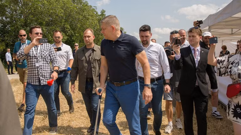 Thủ tướng Slovakia Robert Fico lần đầu tiên xuất hiện trước công chúng sau vụ xả súng hồi tháng 5, ngày 8/7/2024.