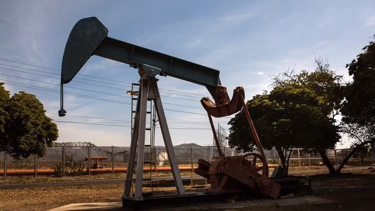 Một giàn khoan dầu ở Venezuela.