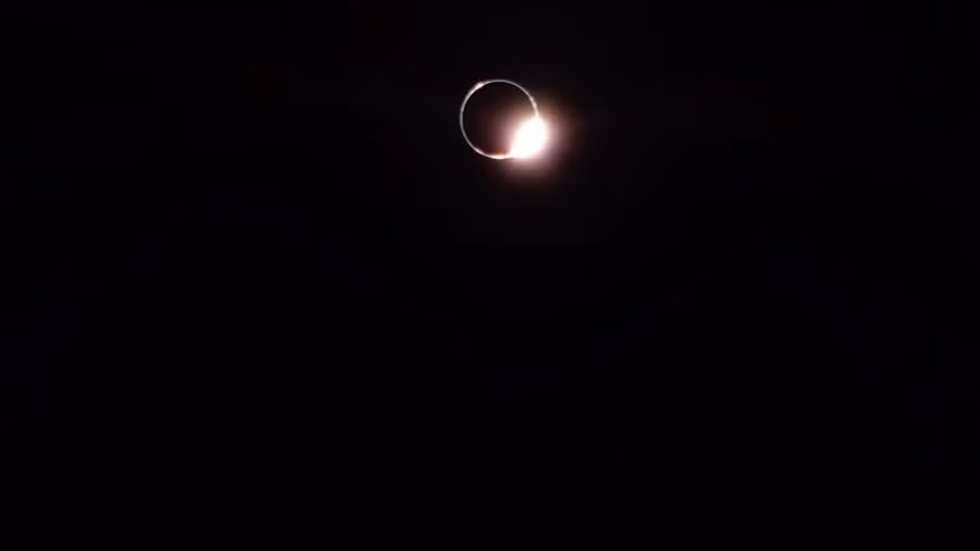 Tàu đổ bộ Blue Ghost chụp được ảnh nhật thực tuyệt đẹp khi ở trên Mặt trăng, ngày 14/3/2025.