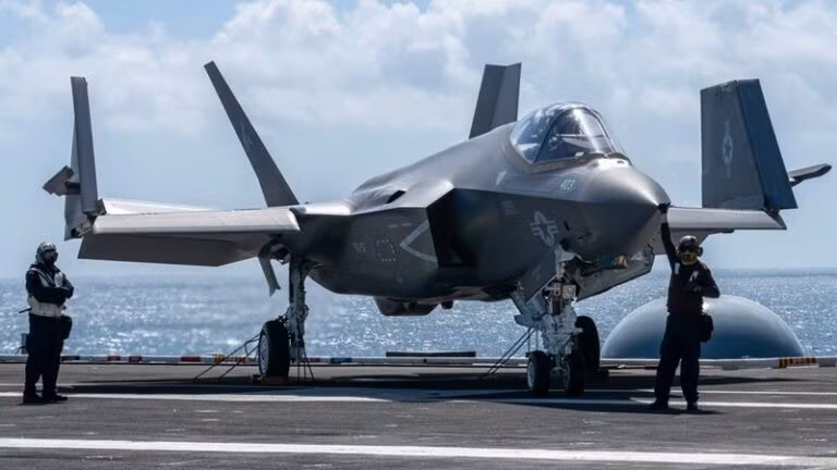 Mỹ điều tàu sân bay thứ hai chở F-35 đến Trung Đông.