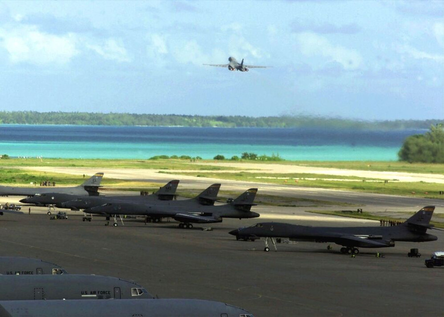 Máy bay ném bom B-1 của Mỹ tại căn cứ Diego Garcia.