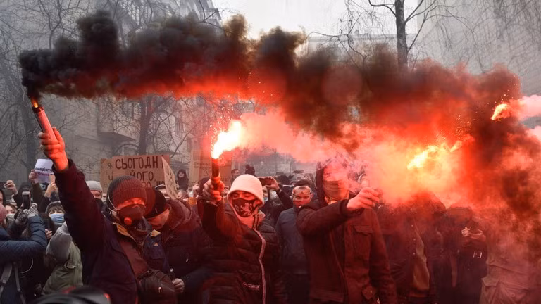 Những người ủng hộ nhóm Right Sector tại Kiev, Ukraine.