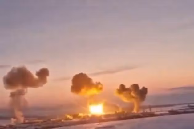 Quân đội Nga thực hiện một cuộc tấn công mạnh mẽ vào trạm sản xuất khí đốt gần làng Myrnoye ở Vùng Kharkiv, ngày 23/2/2025.