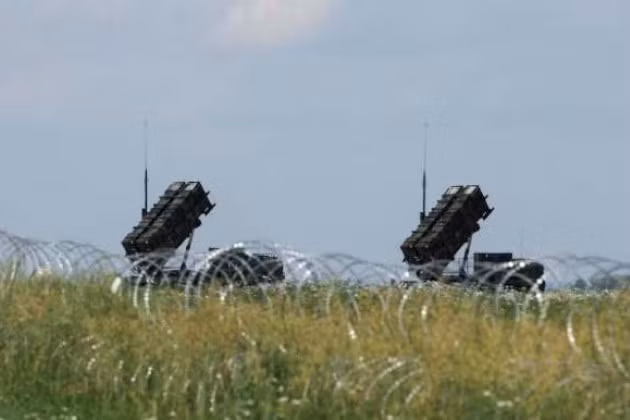 Vì sao Mỹ đang trì hoãn giao vũ khí cho châu Âu?- Ảnh 1.