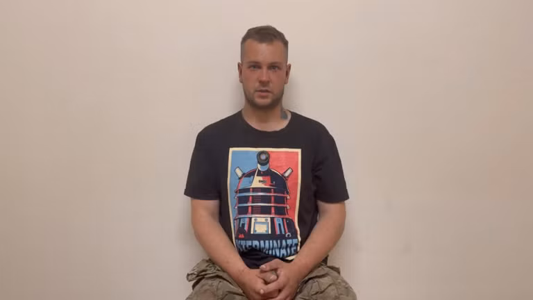 Binh sĩ Ukraine, Ruslan Poltoratsky, bị FSB bắt giữ trong một cuộc giao chiến ở Vùng Kursk.
