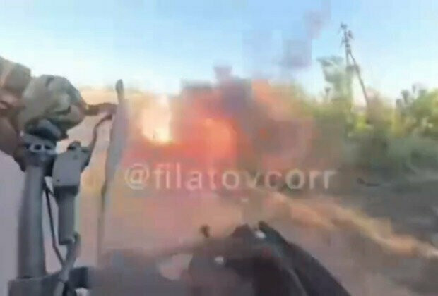 Phóng viên chiến trường Nga, Andrey Filatov, né đòn tấn công UAV của Ukraine.