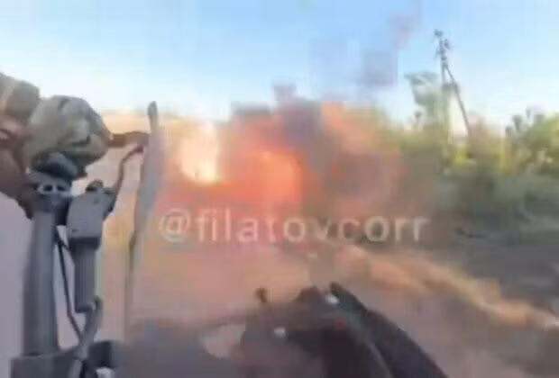 Phóng viên chiến trường Nga, Andrey Filatov, né đòn tấn công UAV của Ukraine.