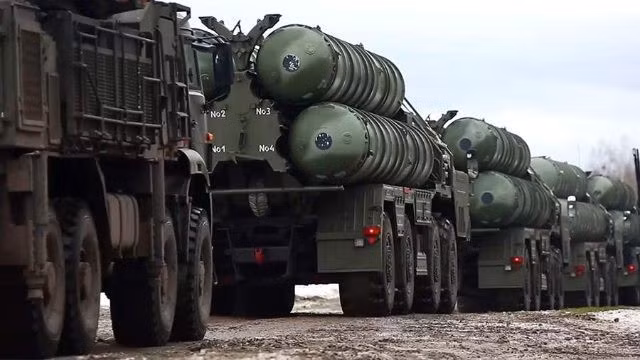 Hệ thống phòng không S-400 của Nga.