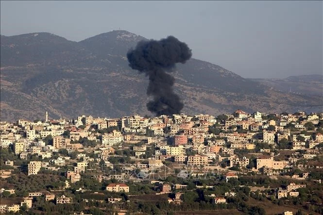 Hezbollah phóng tên lửa vào các vị trí của IDF.