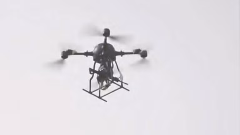 Trung Quốc thử nghiệm thành công UAV trang bị súng trường.