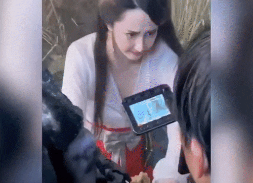 Cảnh nào khó quá thì có diễn viên đóng thế lo. Cảnh nào khó quá thì có diễn viên đóng thế lo.