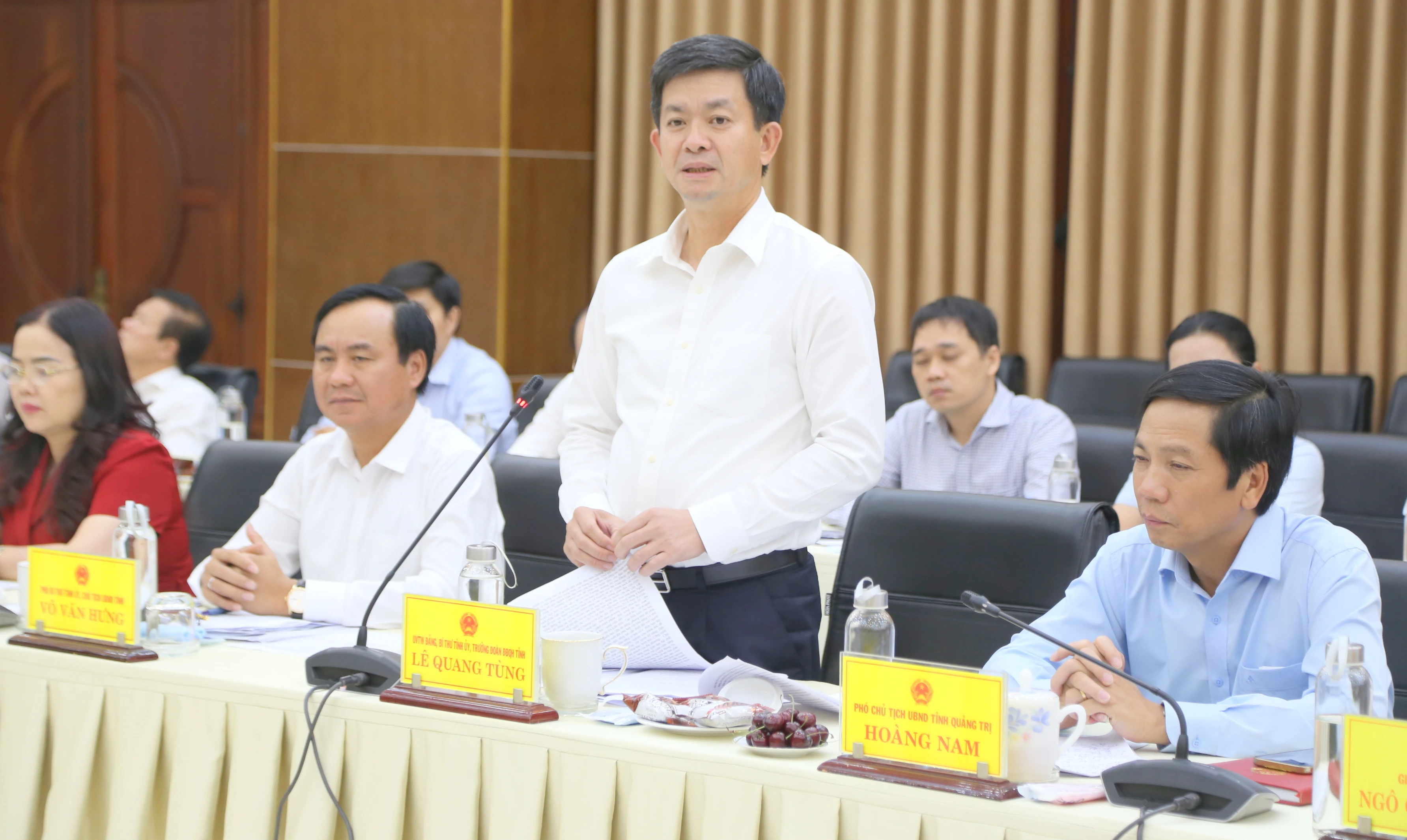 Bí thư Quảng Trị cảm ơn sự quan tâm của lãnh đạo Bộ GD&amp;ĐT đối với giáo dục địa phương.