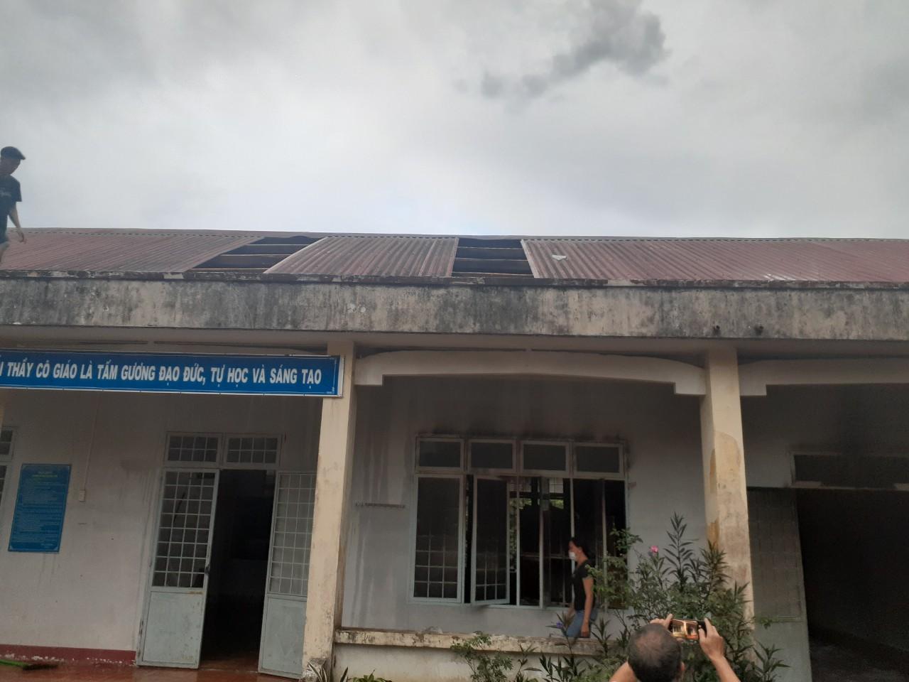 Điểm trường bị cháy trước ngày khai giảng, may mắn không thiệt hại về người. Điểm trường bị cháy trước ngày khai giảng, may mắn không thiệt hại về người.