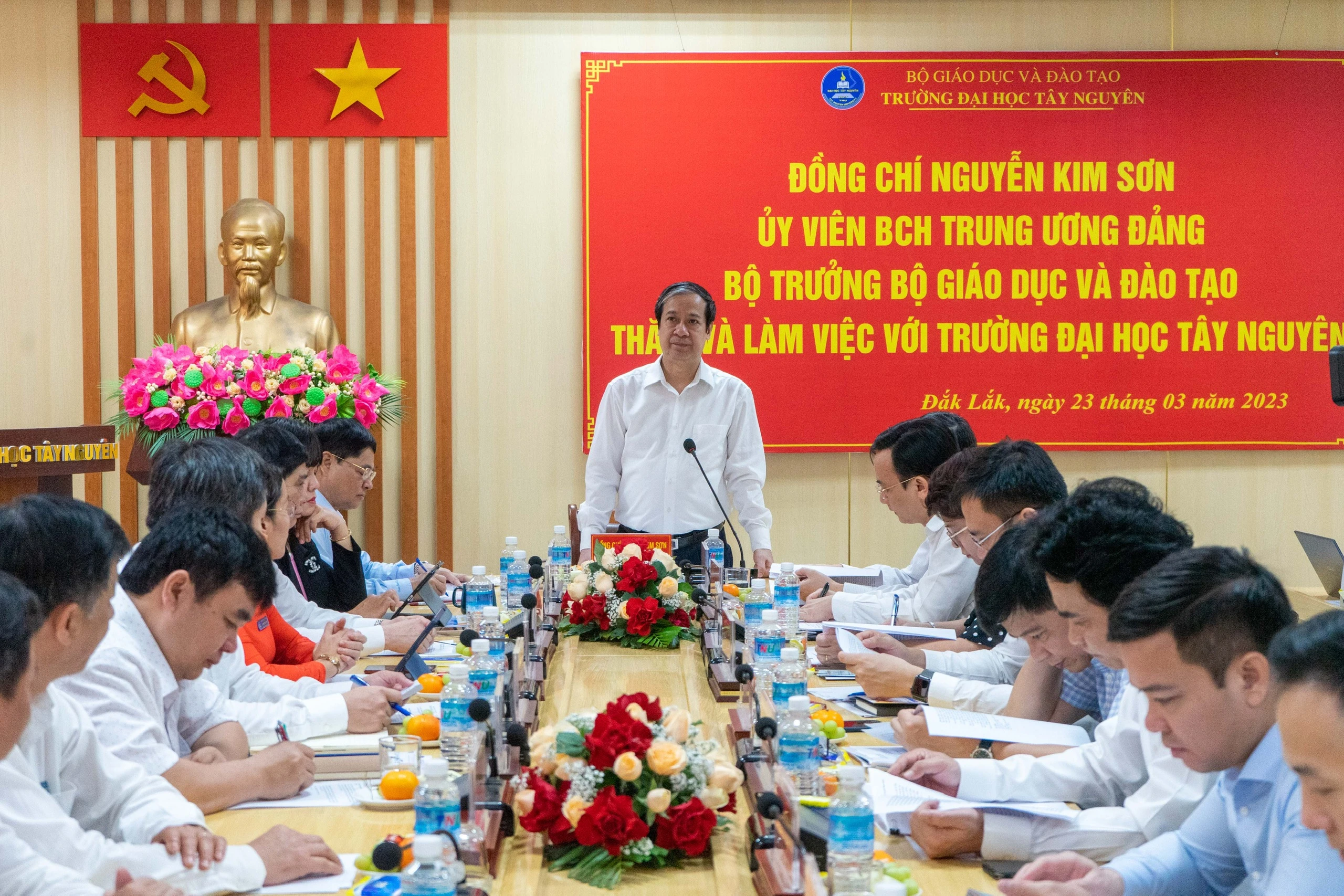 Quang cảnh buổi làm việc với trường Đại học Tây Nguyên.
