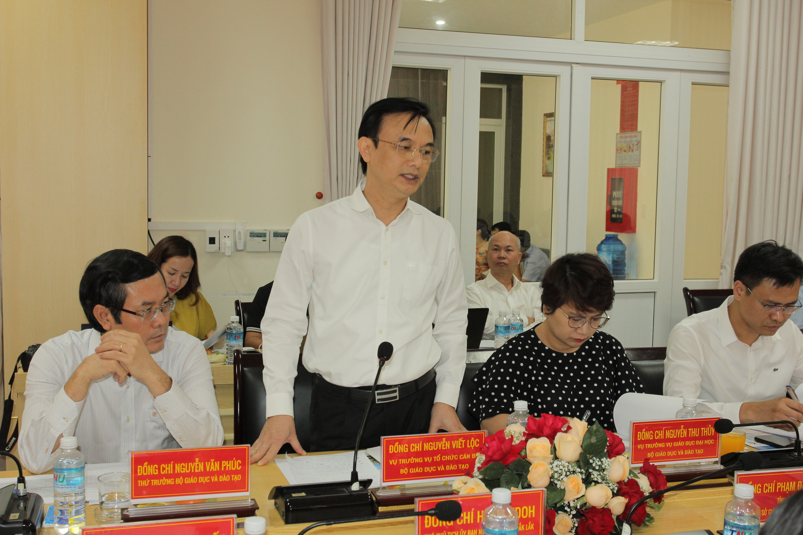 Vụ trưởng Vụ Tổ chức cán bộ - Nguyễn Viết Lộc phát biểu tại buổi làm việc.