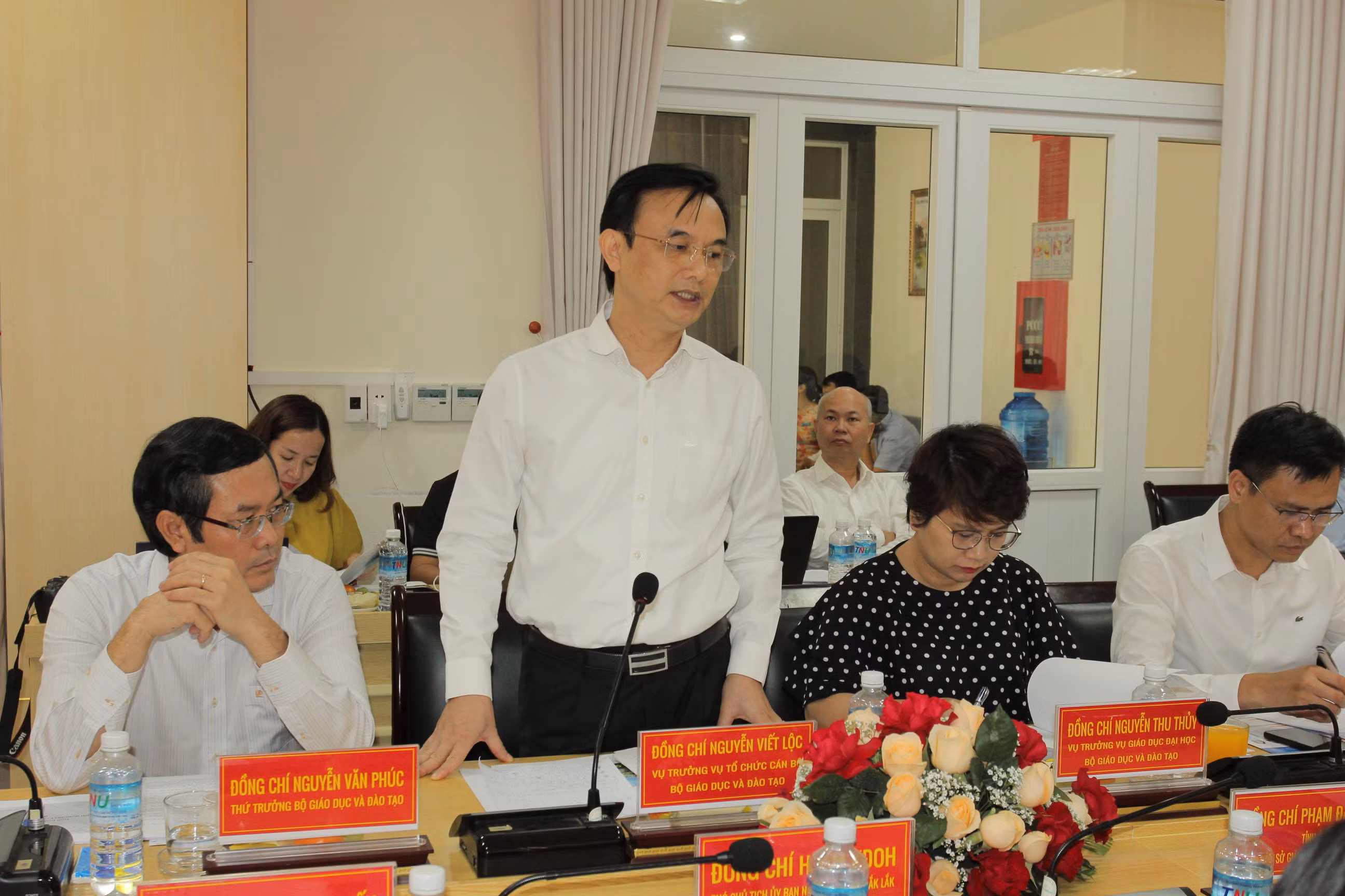 Vụ trưởng Vụ Tổ chức cán bộ - Nguyễn Viết Lộc phát biểu tại buổi làm việc.