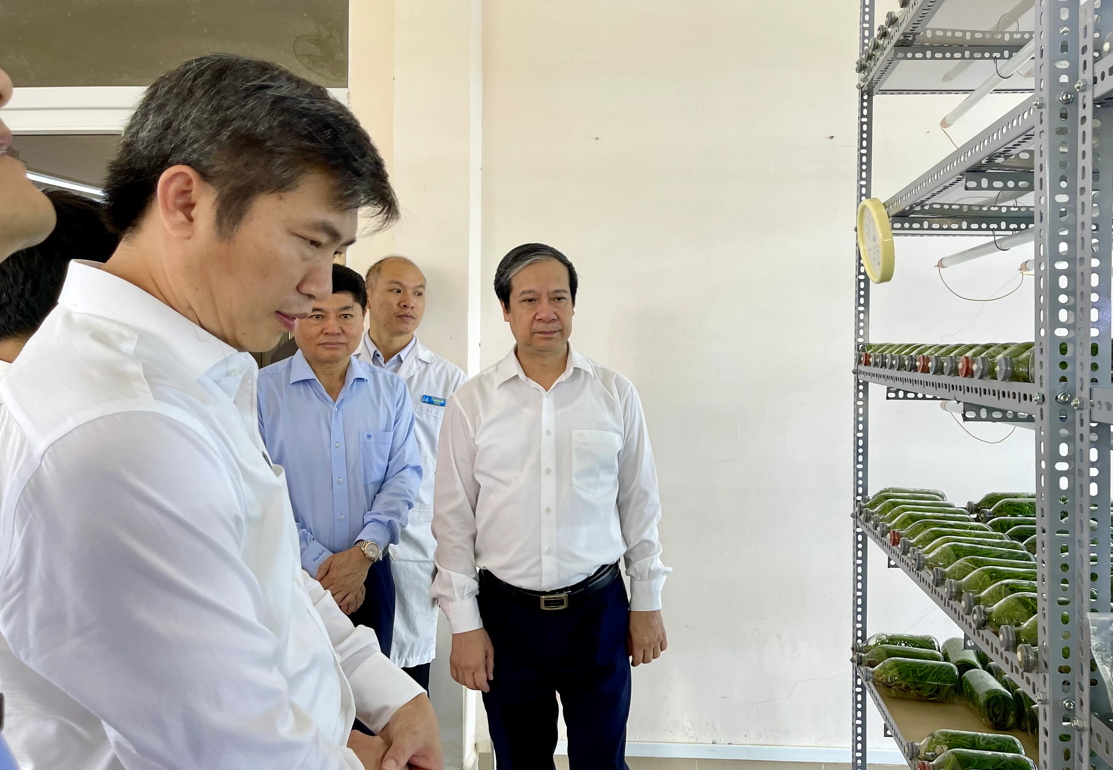 Bộ trưởng thăm Viện Công nghệ Sinh học và Môi trường...