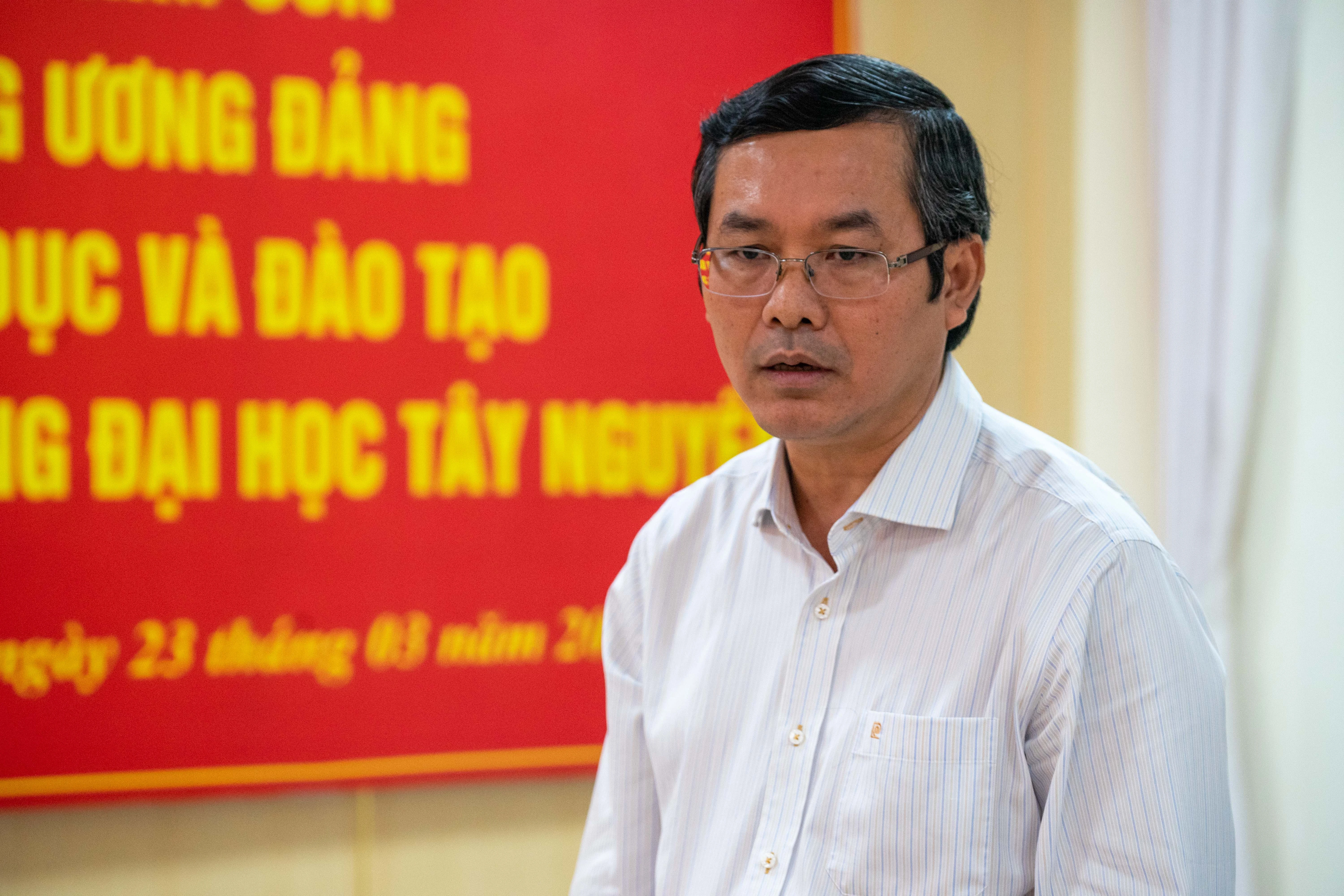 Thứ trưởng Nguyễn Văn Phúc phát biểu tại buổi làm việc với Trường Đại học Tây Nguyên.