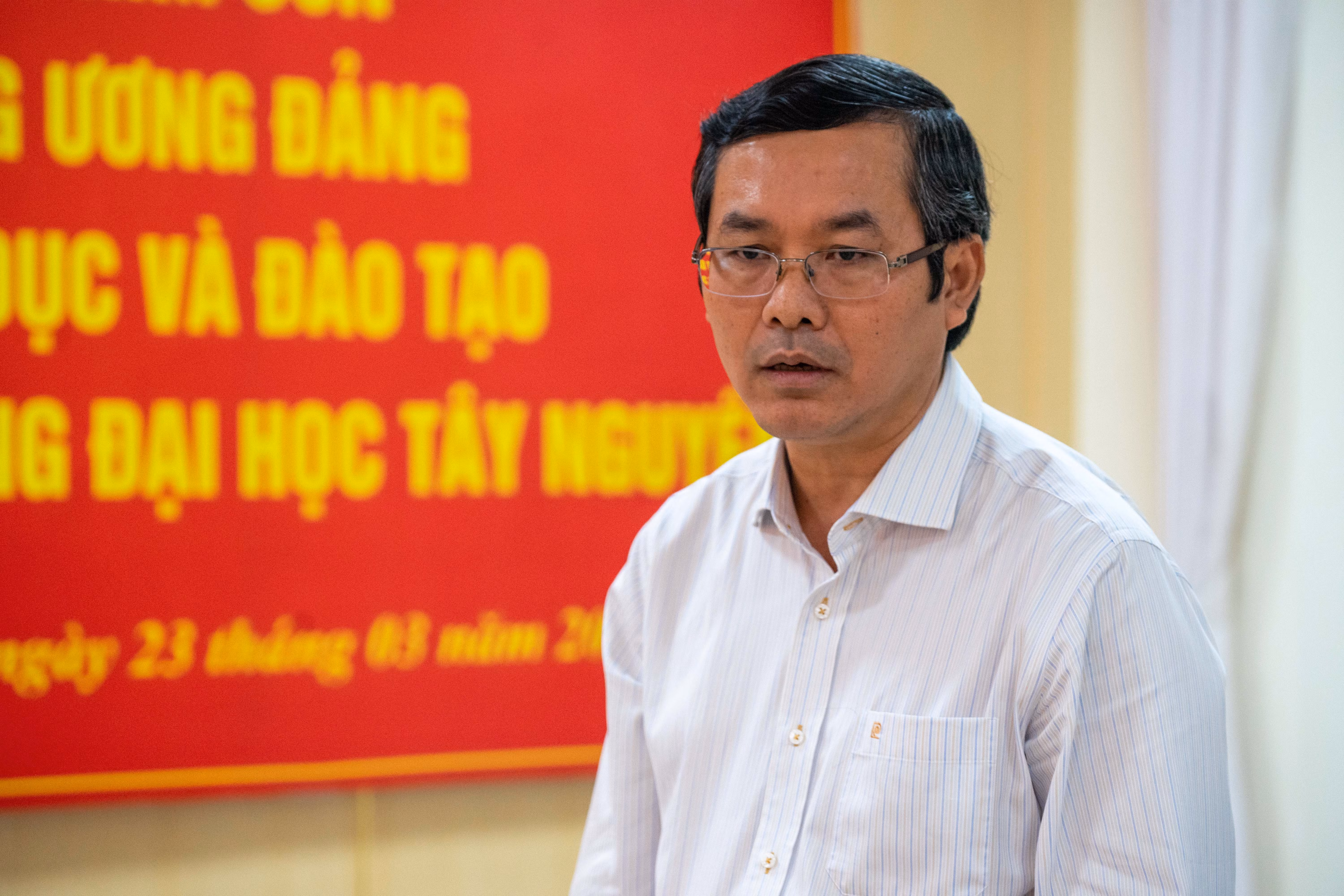 Thứ trưởng Nguyễn Văn Phúc phát biểu tại buổi làm việc với Trường Đại học Tây Nguyên.